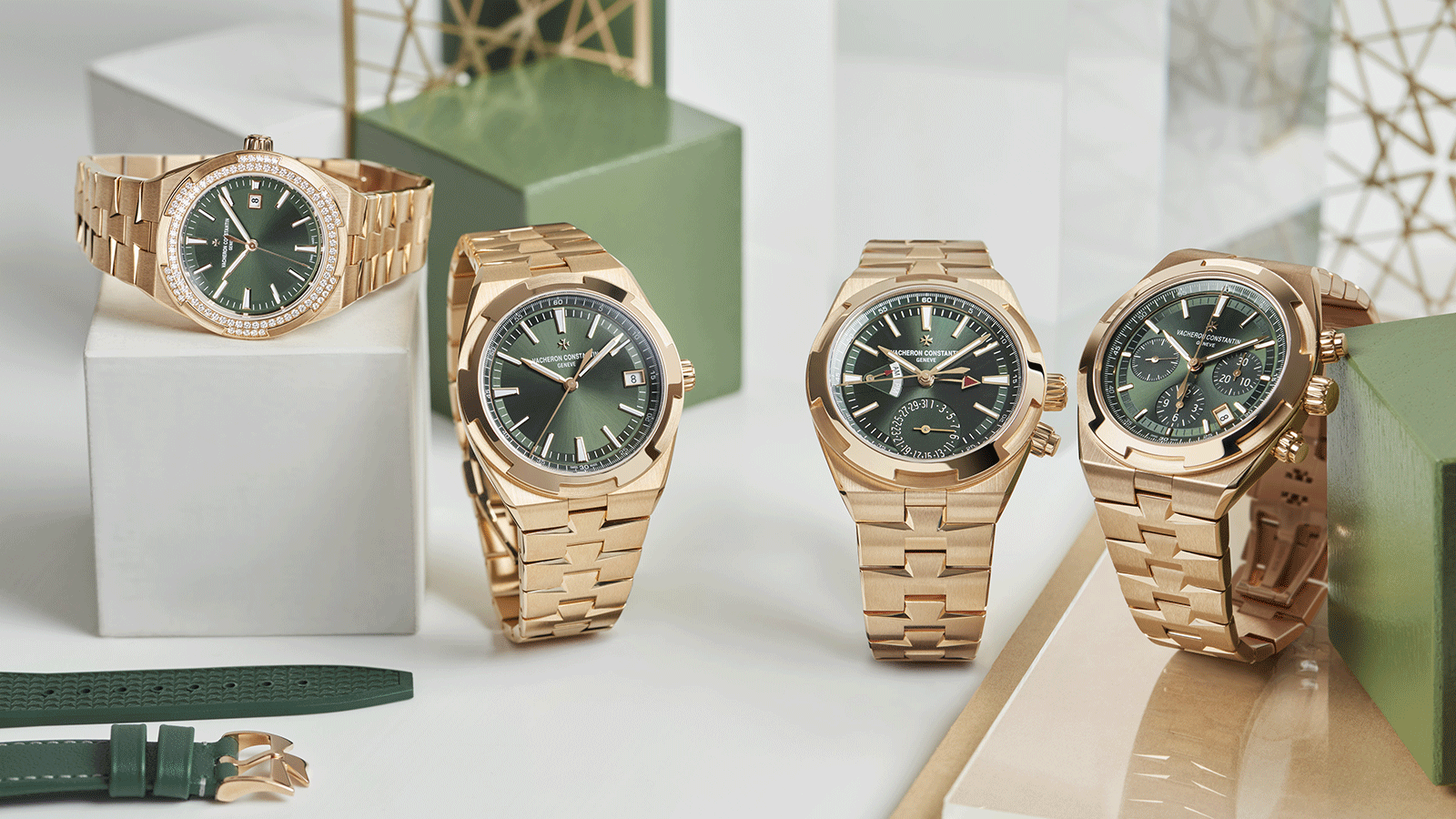 By endowing the dials of four pink gold models with an intense green colour, the Maison has enhanced the adventurous vocation of the Overseas collection. 